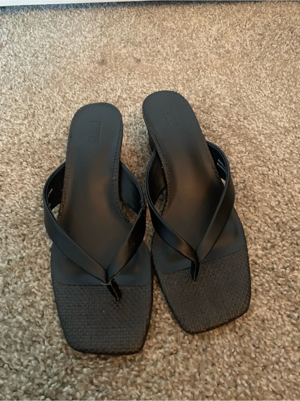 NWT Black Women's Square-Toe Thong Kitten Heel Sandals Y2K
